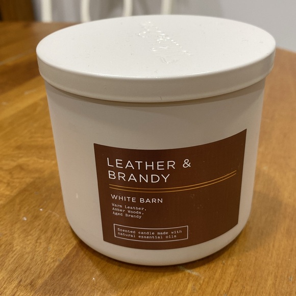 COPY - COPY - NWT.  Bath & Body, (White Barn), 3-wick candle. - Picture 8 of 8